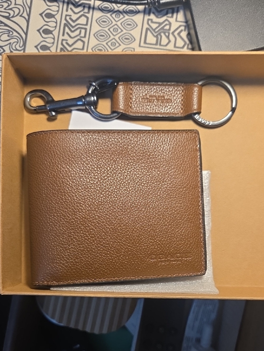 Coach Outlet Men's Boxed 2-In-1 Wallet Gift Set.